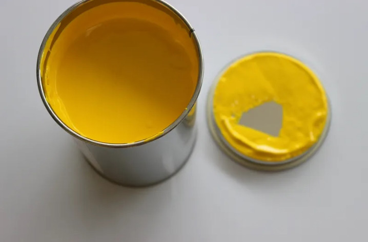 在印刷行業(yè)，油墨的品質(zhì)直接影響生產(chǎn)的品質(zhì)及效率。當(dāng)油墨粘度過低的時(shí)候，印刷會(huì)出現(xiàn)印刷露白，暈圈，水紋等現(xiàn)象。為了使體系達(dá)到足夠的穩(wěn)定周期以滿足實(shí)際使用要求，往往需要添加一些助劑以獲得期望的穩(wěn)定性。比如，丙烯酸增稠劑就是個(gè)不錯(cuò)的選擇。它可以讓我們的印刷產(chǎn)品質(zhì)量更加穩(wěn)定，也可以適度彌補(bǔ)印版、紙板及設(shè)備方面的不足之處。今天在這里給大家介紹一下丙烯酸增稠劑的作用和優(yōu)點(diǎn)。 丙烯酸增稠劑的作用和優(yōu)點(diǎn) 丙烯酸增稠劑是一種非離子疏水改性聚氨酯流變?cè)龀韯?，具有出色的高剪切粘度增稠效果，良好的成膜性能和光澤特性，?></a>
            </li>
    
        </ul>
    </div>
    


    <div   id=
